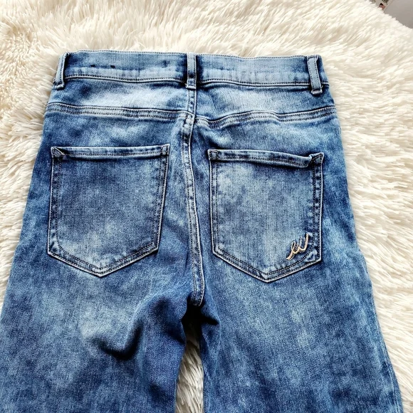 EXPRESS Faded and Destroyed Hi-Rise Jeggings - Picture 8 of 8